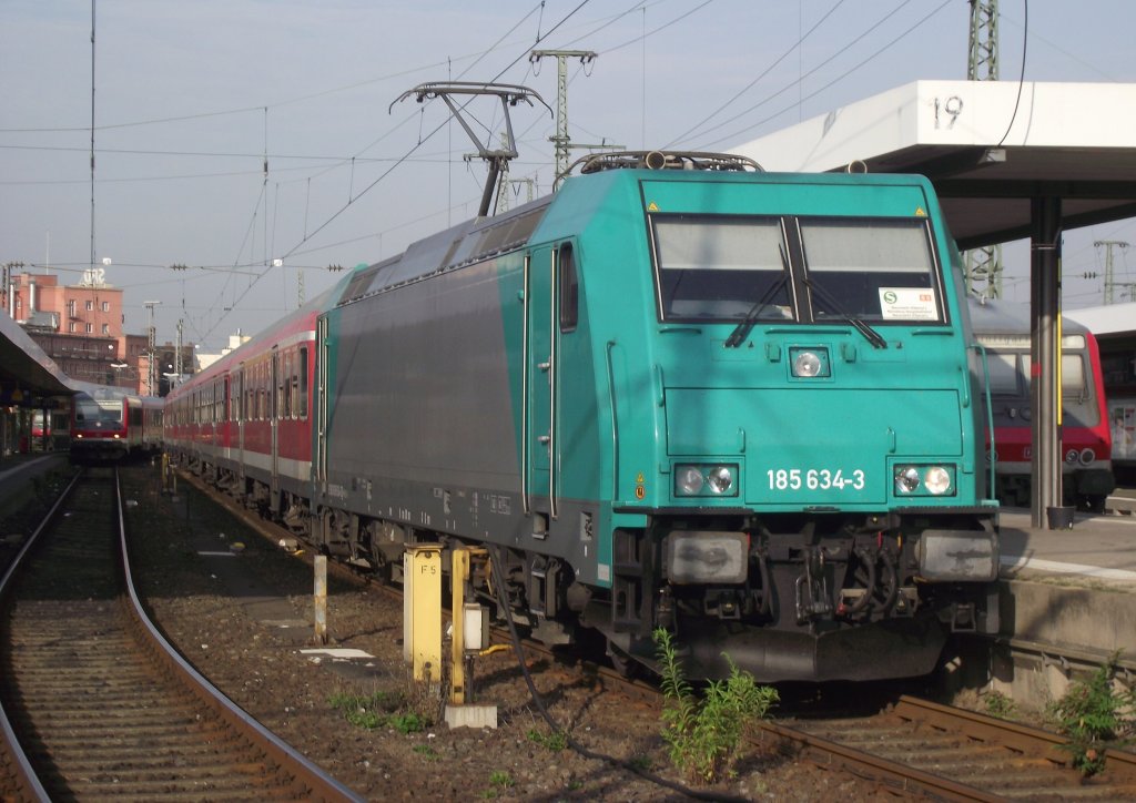 185 634-3 steht am 23. August 2011 mit einer S3 nach Neumarkt im N�rnberger Hbf.
