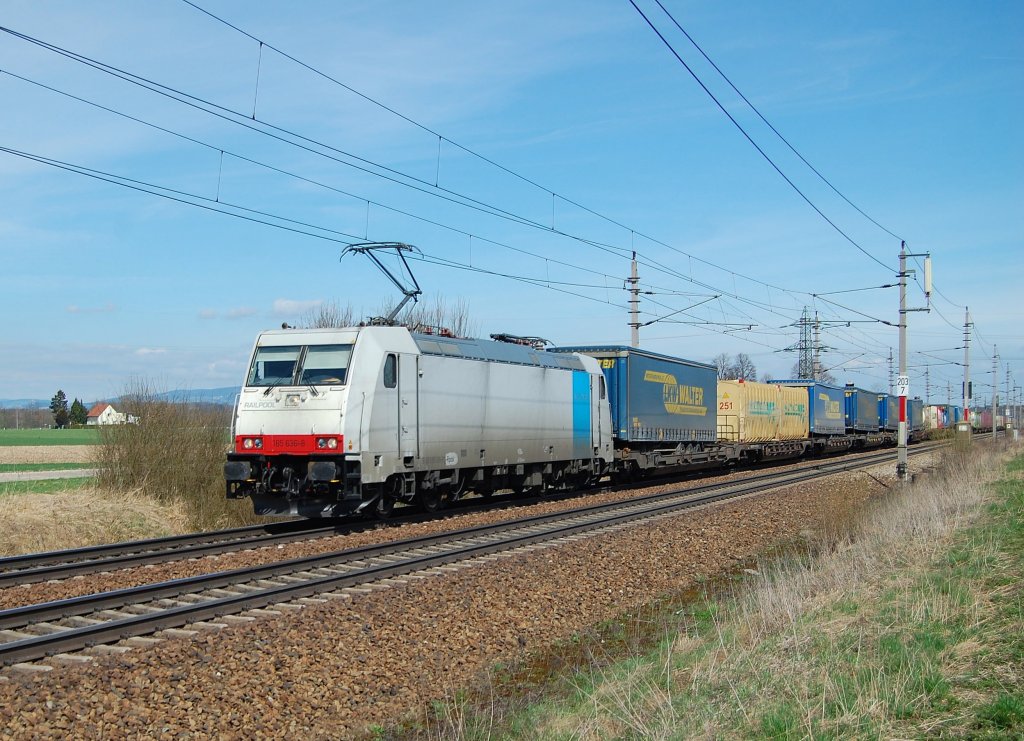 185 636 ist mit ihrer Fracht am 02.04.2011
bei Marchtrenk zu sehen gewesen.