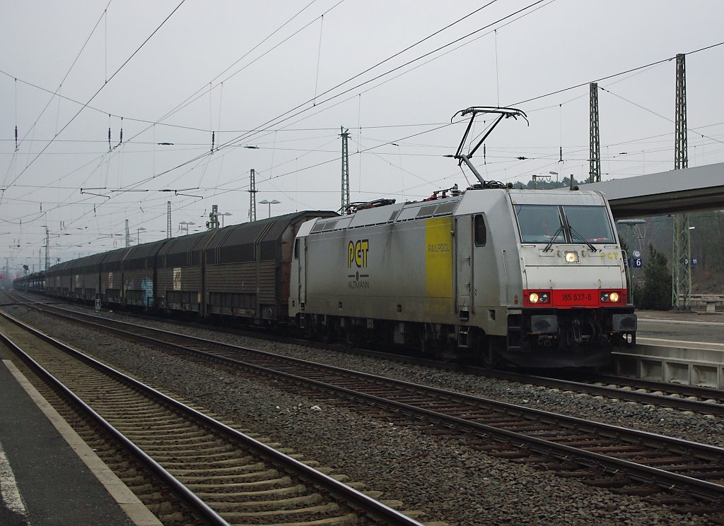 185 637-6 mit ARS-Autowagen in Fahrtrichtung Sden durch Eichenberg. Aufgenommen am 17.02.2011.