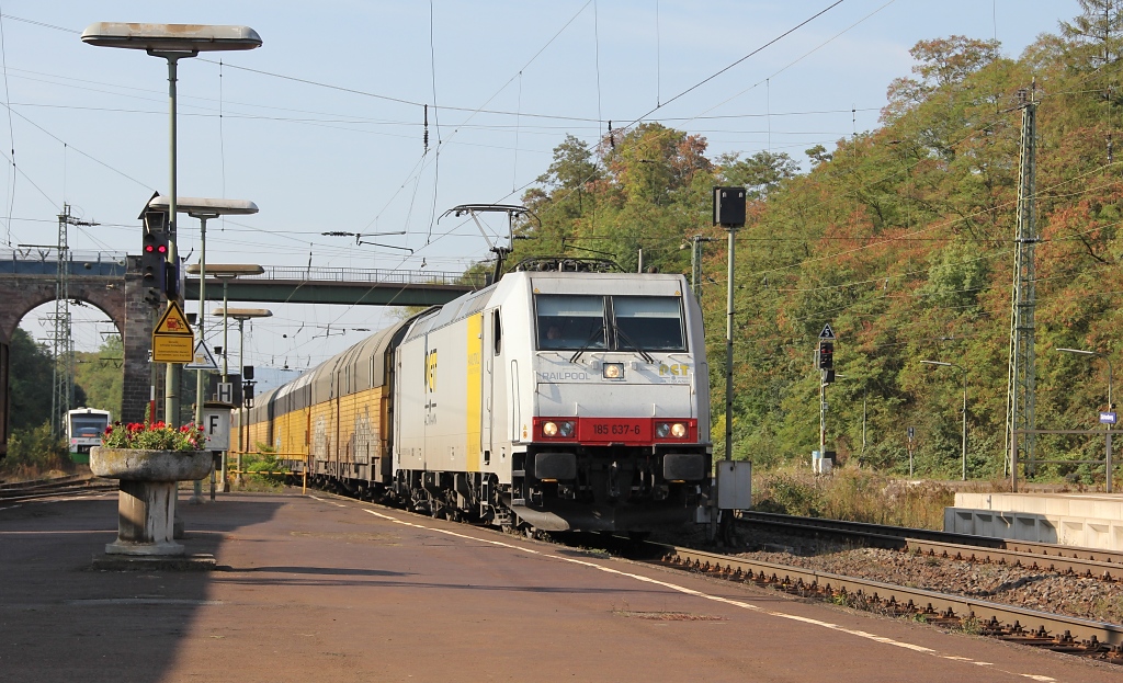 185 637-6 mit geschlossenen ARS Autotransportwagen in Fahrtrichtung Norden. Aufgenommen am 16.09.2011 in Eichenberg.