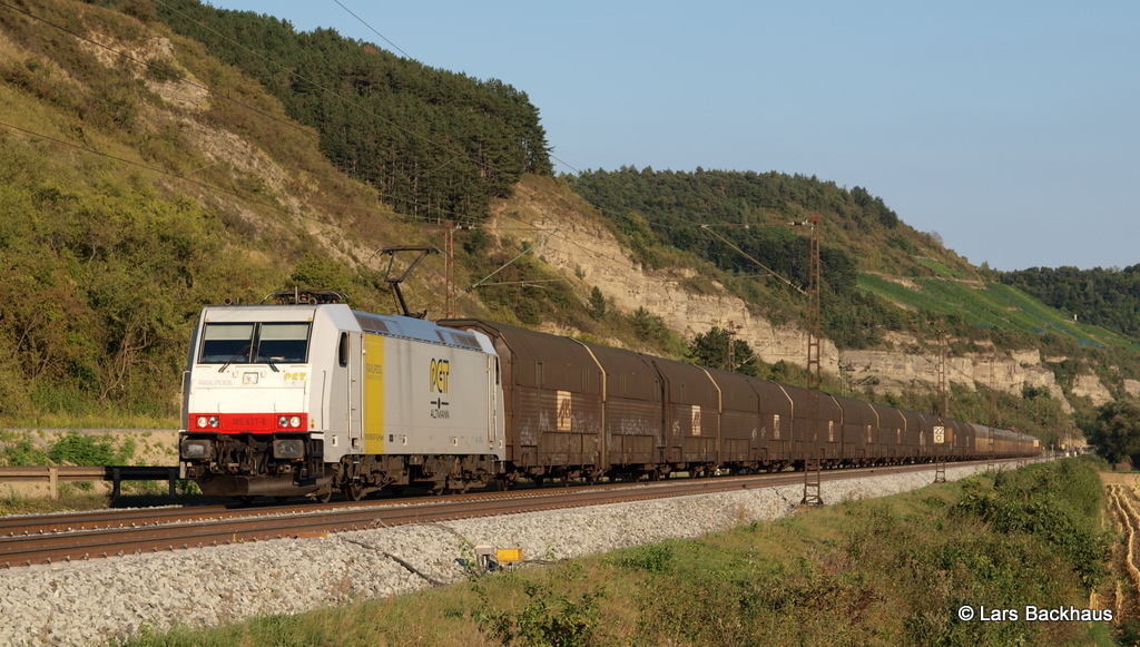 185 637-6 PCT bringt einen ARS-Autozug durch Karlstadt (Main) nach Bremerhaven. 4.09.12.