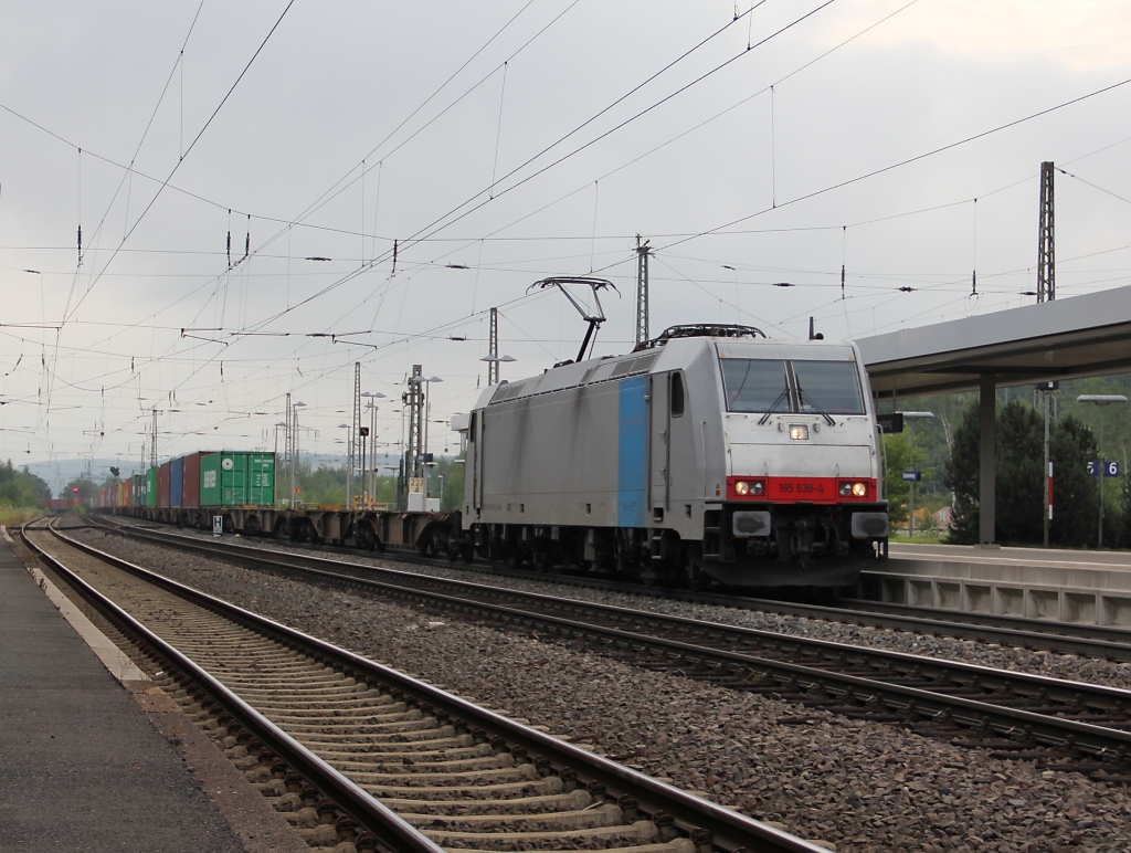 185 638-4 mit Containerzug in Fahrtrichtung Sden in Eichenberg. Aufgenommen am 29.07.2011.