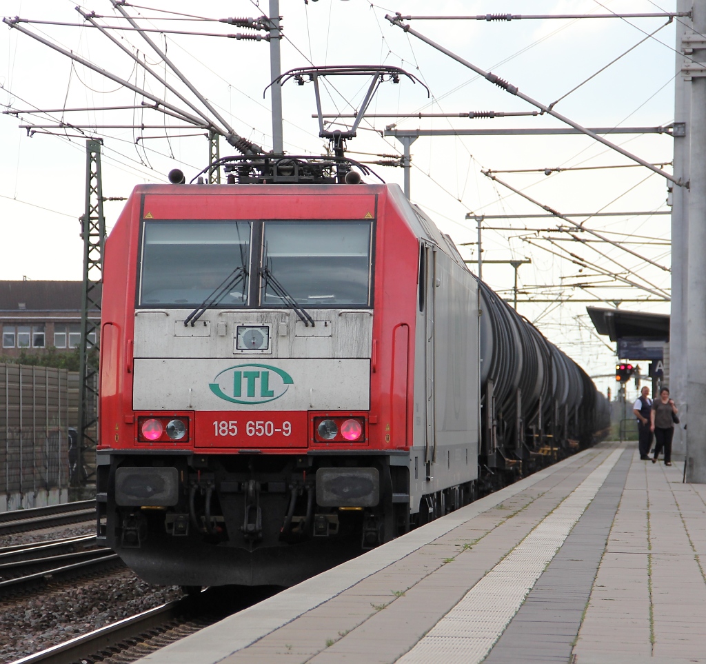 185 650-9 mit Kesselwagenzug bei der Durchfahrt durch Hannover-Linden/Fischerhof. Aufgenommen am 24.08.2011.