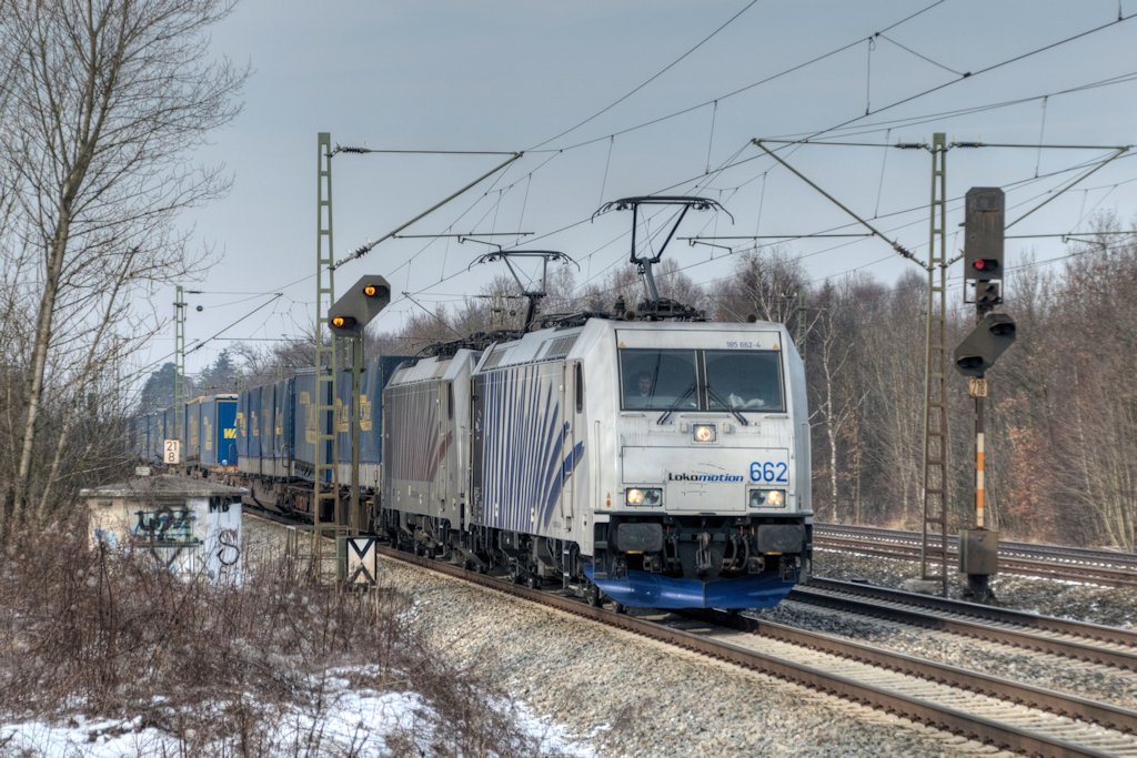 185 662 & 186 284 am 04.02.12 mit dem `Walter´ gem Italien bei Haar/M�nchen