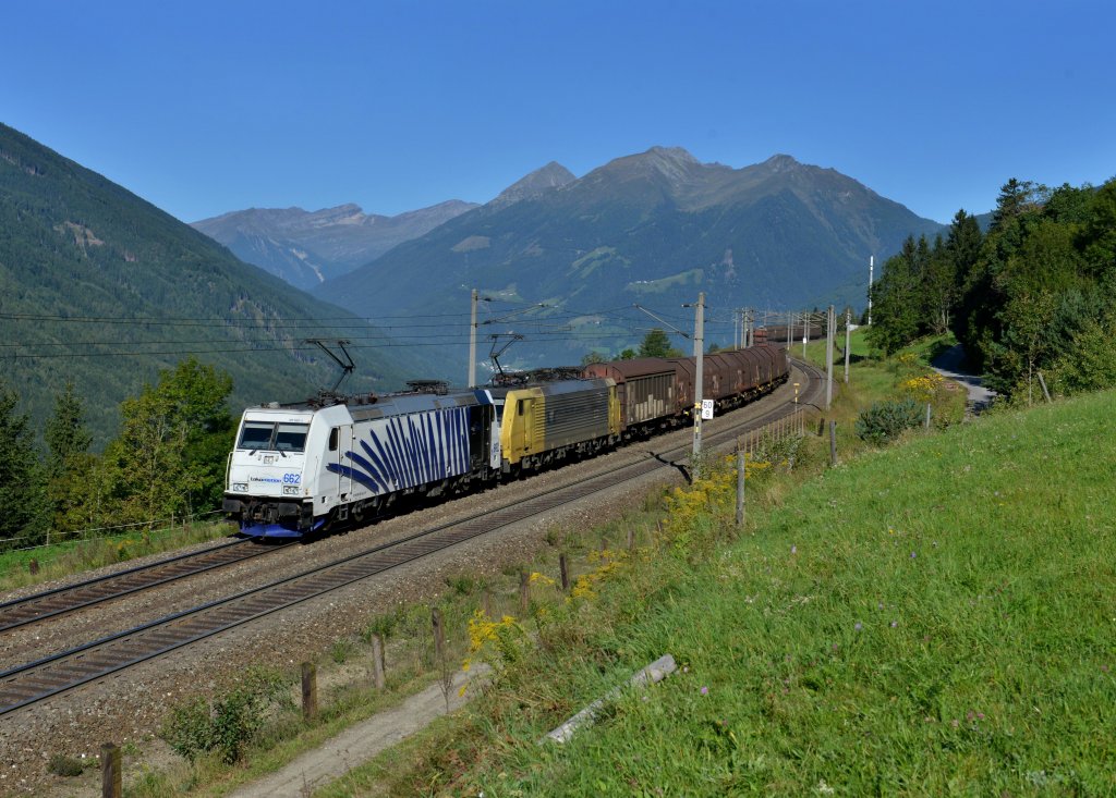 185 662 + 189 901 mit einem G�terzug am 08.09.2012 unterwegs bei Penk.