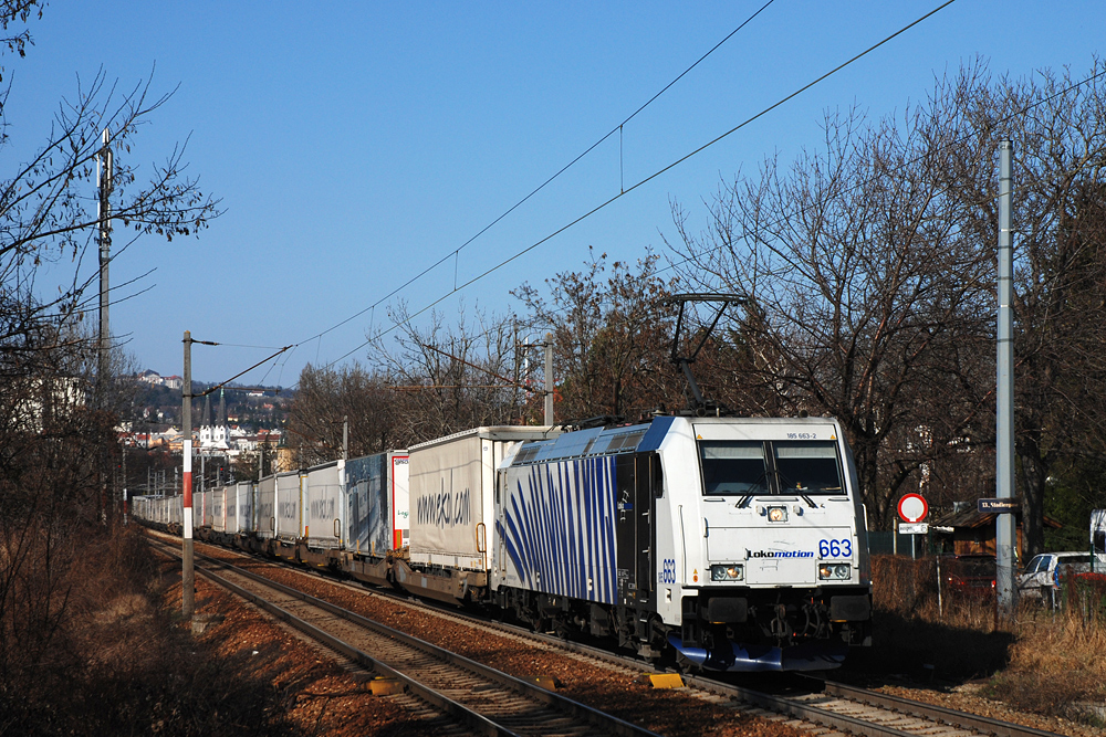 185 663 mit dem Ekol-TEC 40641 (EVU: Lokomotion) zwischen Htteldorf und Maxing, 20.03.2012