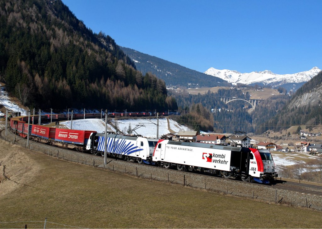 185 664 + 185 662 mit dem Winner-KLV nach Wuppertal am 08.03.2011 unterwegs bei St. Jodok am Brenner.