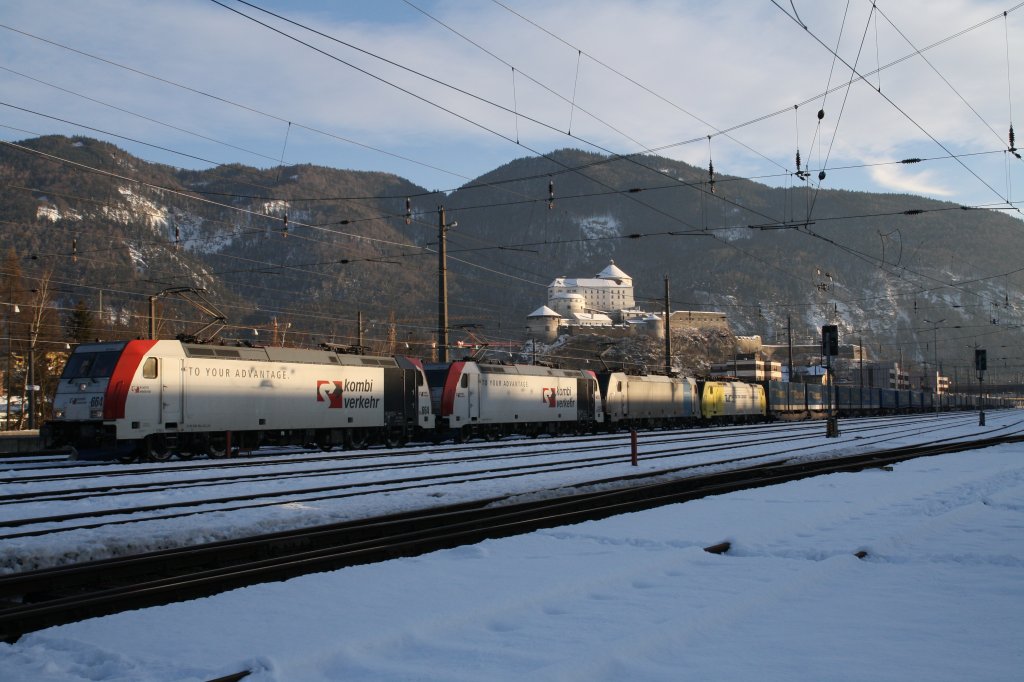 185 664, 185 665-7, 186 284-6 und 189 903-8 stehen in Kufstein am 4.2.2011 vor einem LKW-Walter Zug auf dem Weg Richtung Mnchen.