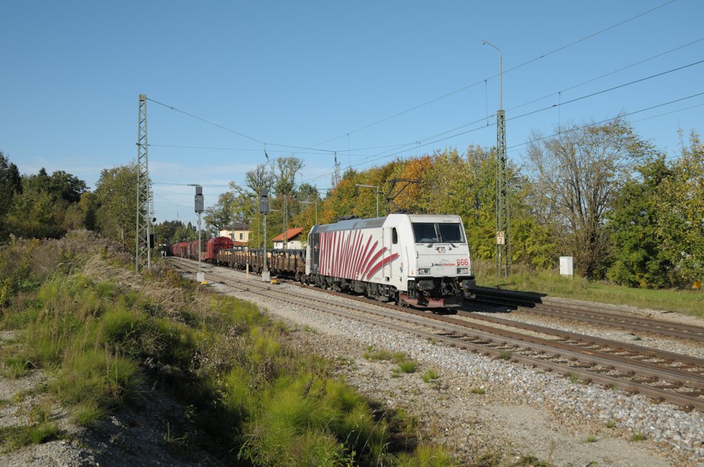 185 666 am 11.10.11 mit DGS 48849 mit Stahl f�r Rovato in Brescia in A�ling