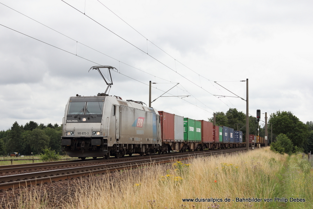 185 672-3 (EVB) fhrt am 13. Juli 2012 um 15:14 Uhr mit einem Gterzug durch Reindorf