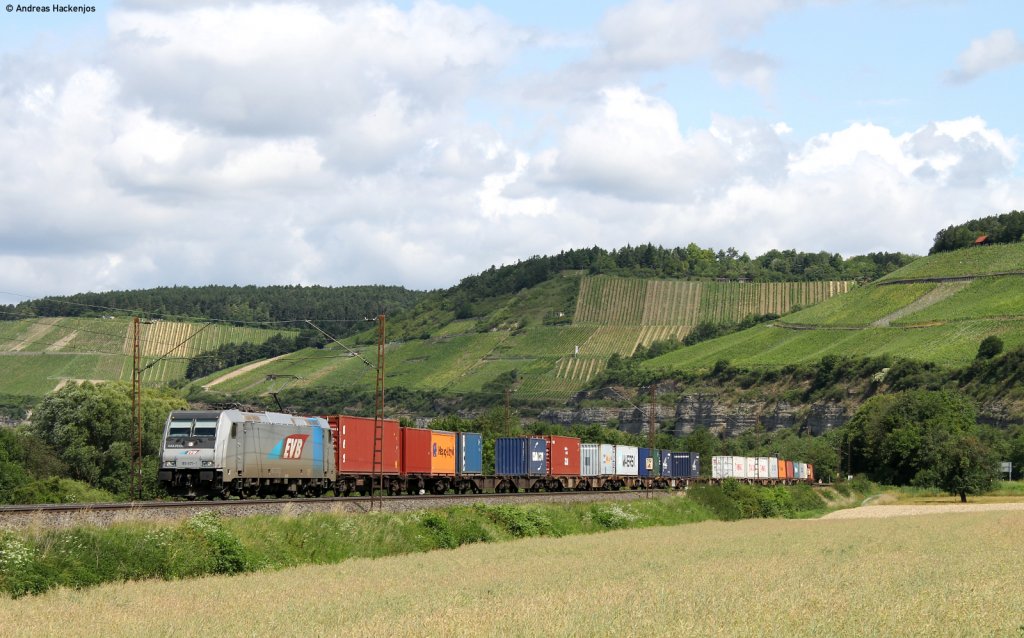 185 673-1 mit einem KLV bei Himmelstadt 24.6.11