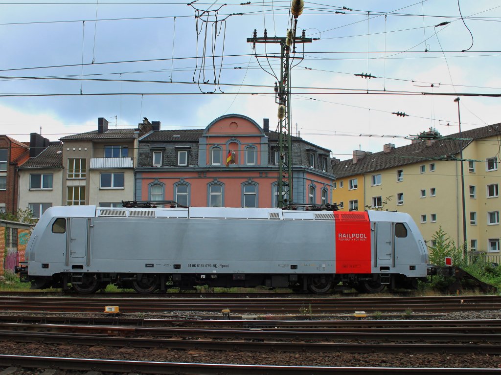 185 679-8 von Railpool steht am 15.09.2012 am Aachener Hbf vor dem Prellbock an der Kasinostrasse abgestellt.