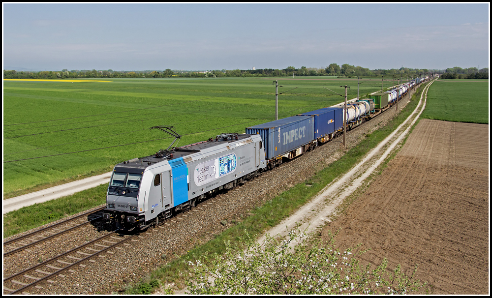 185 680 bespannte am 28. April 2013 fr LTE den TEC 41145 von Passau ber Ebenfurth nach Sopron. Aufgenommen wurde der Zug, welcher mit 245 Minuten Versptung unterwegs war um 10:38 Uhr kurz nach Wampersdorf.