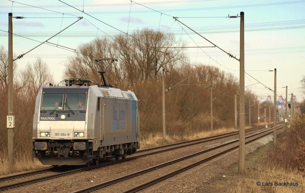 185 684-8 der Ruhrtalbahn Cargo rollt am 12.02.11 als Lz vom Rbf Alte-Sderelbe kommend durch Hamburg-Moorburg.