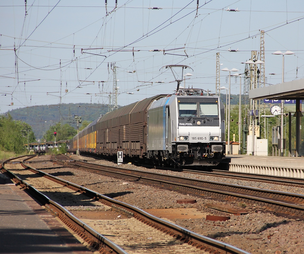185 690-5 mit ARS-Autozug in Fahrtrichtung Sden. Aufgenommen am 30.05.2011 in Eichenberg.