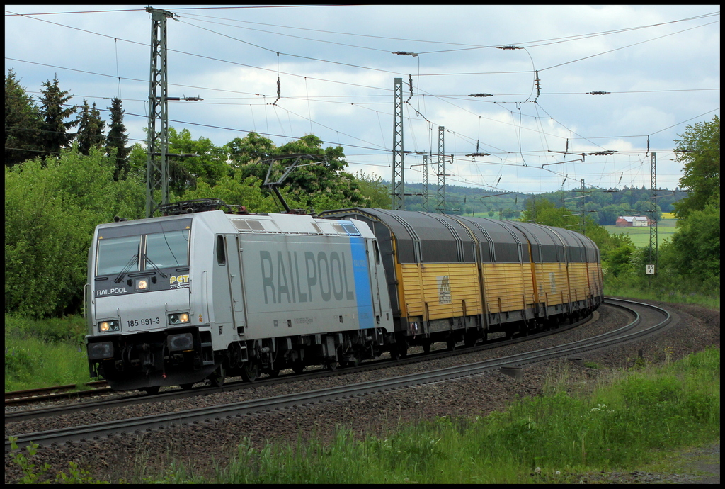 185 691 Railpool/PCT mit ARS Altmann Autozug am 30.05.13 in Gtzenhof 