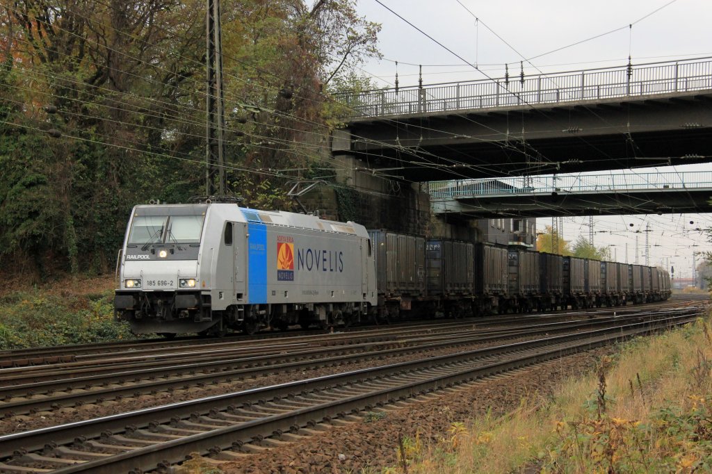 185 696-2 Railpool Novelis mit Nievenheimer in Oberhausen Osterfeld, November 2012.