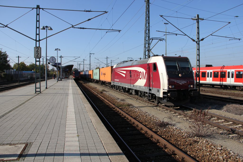 185 717-6 fuhr am 22. Oktober in den Bahnhof Trudering (bei Mnchen) ein und setze sich an das andere Ende des Zuges.

