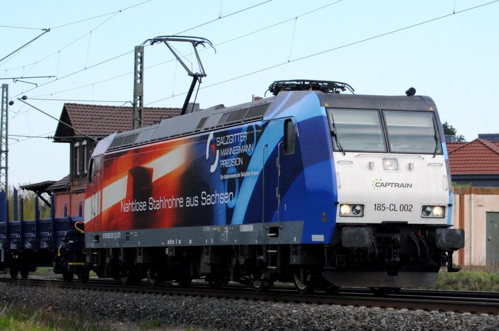 185 CL 002 Captrain am frhen Morgen des 16.04.2011 am Bahnbergang bei Woltorf