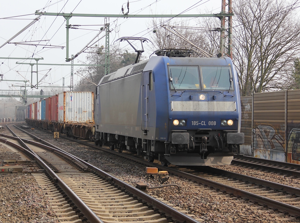 185-CL 008 mit Containerzug in Fahrtrichtung Seelze. Aufgenommen in Hannover Linden/Fischerhof am 17.03.2012.