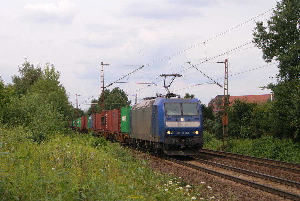185-CL 008 mit einem Containerzug in Hannover-Limmer am 28.07.2011
