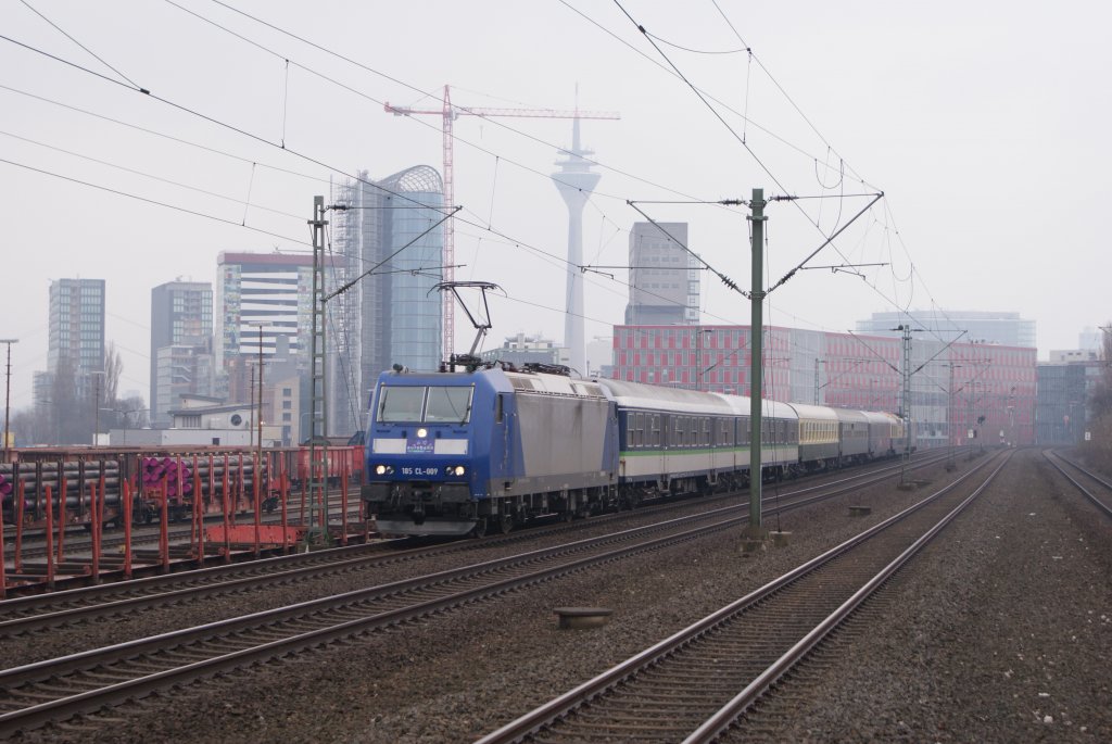 185 CL-009 + 185-CL 008 mit dem RE 13 Abschiedsfahrt in Dsseldorf-Hamm am 14.03.2010 um 11:57 Uhr