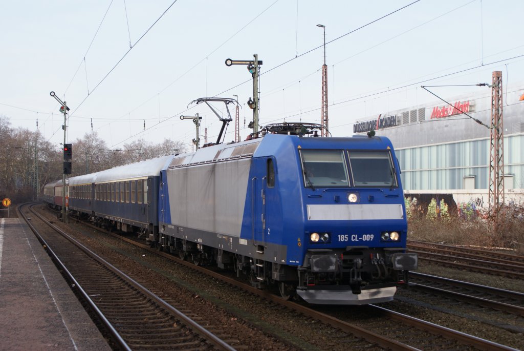185 CL-009 mit dem RE 13 in Dsseldorf-Bilk am 06.02.10