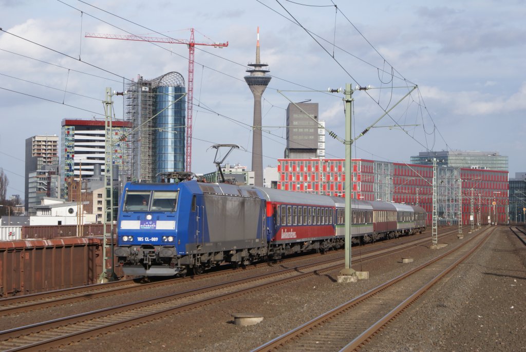 185-CL 009 mit dem RE 13 (Eurobahn Ersatzverkehr) in Rtg. Mnchengladbach. Hier in Dsseldorf-Hamm am 27.02.2010 um 15:56 Uhr