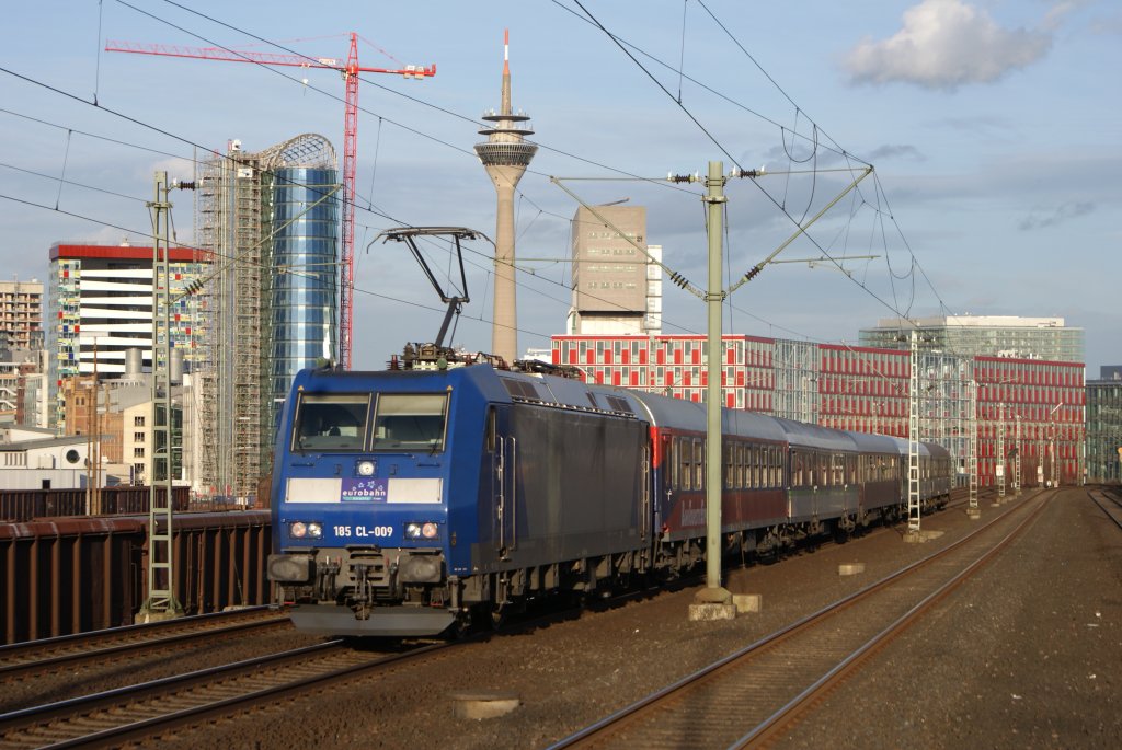 185-CL 009 mit dem RE 13 (Eurobahn Ersatzverkehr) in Rtg. Hamm(Westf) in Dsseldorf-Hamm am 27.02.2010 um 17:07 Uhr