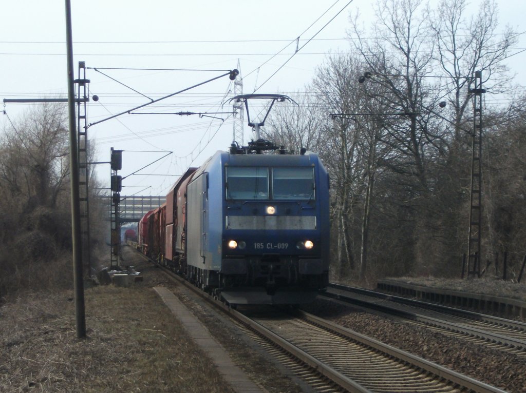 185 CL-009 von VPS durchfhrt am 23. Mrz 2013 den ehemaligen Haltepunkt Ahlten(Han) Richtung Lehrte.