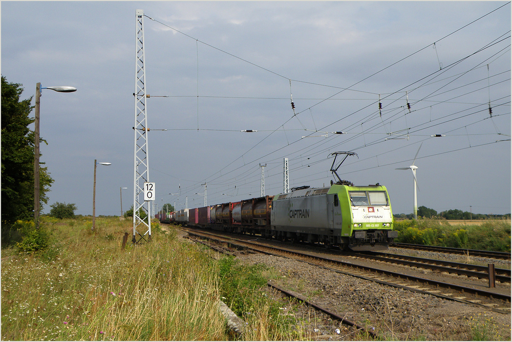 185-CL007 durchfhrt Bahnhof Reuen in Richtung Halle, 09.08.2012