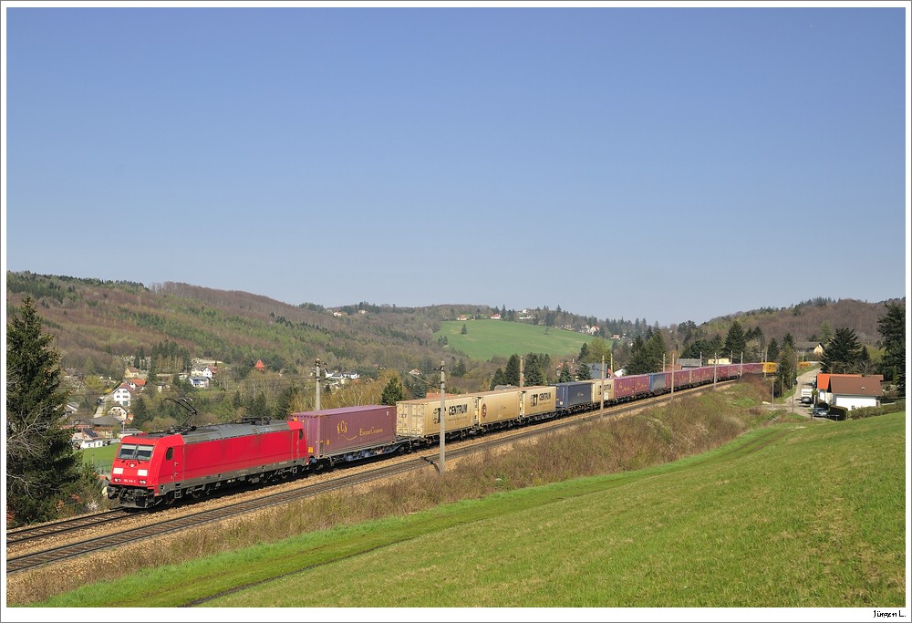 185.318 mit dem 40670; Eichgraben, 17.4.2010.