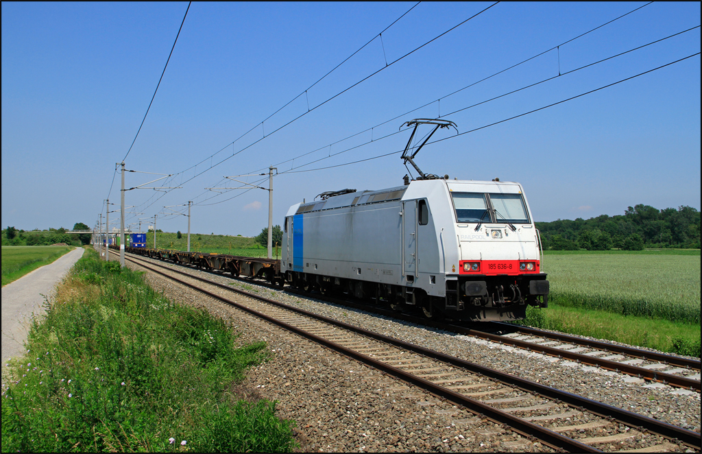 185.636 am 17.06.13 mit LTE SGAG 93267 von Terminal Wien Freudenau Hafen nach Ebenfurth, kurz vor dem Endbahnhof.
