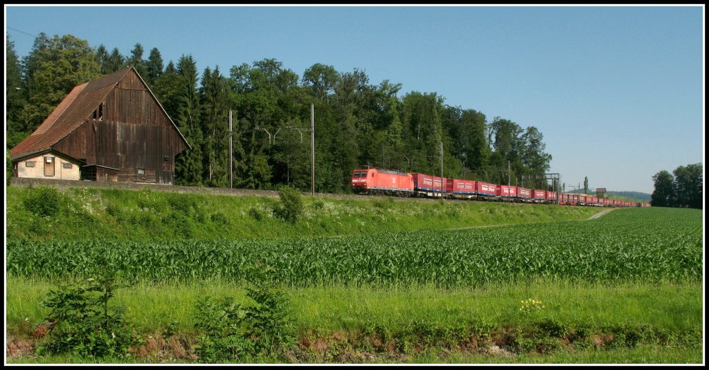 185er mit Gter - bei Sins Richtung Gotthard