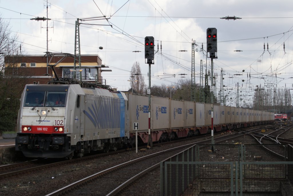 186 102(Lokomotion) mit dem EWALS Zug nach Mnchen in Mnchengladbach Hbf am 27.03.2010 um 12:57 Uhr