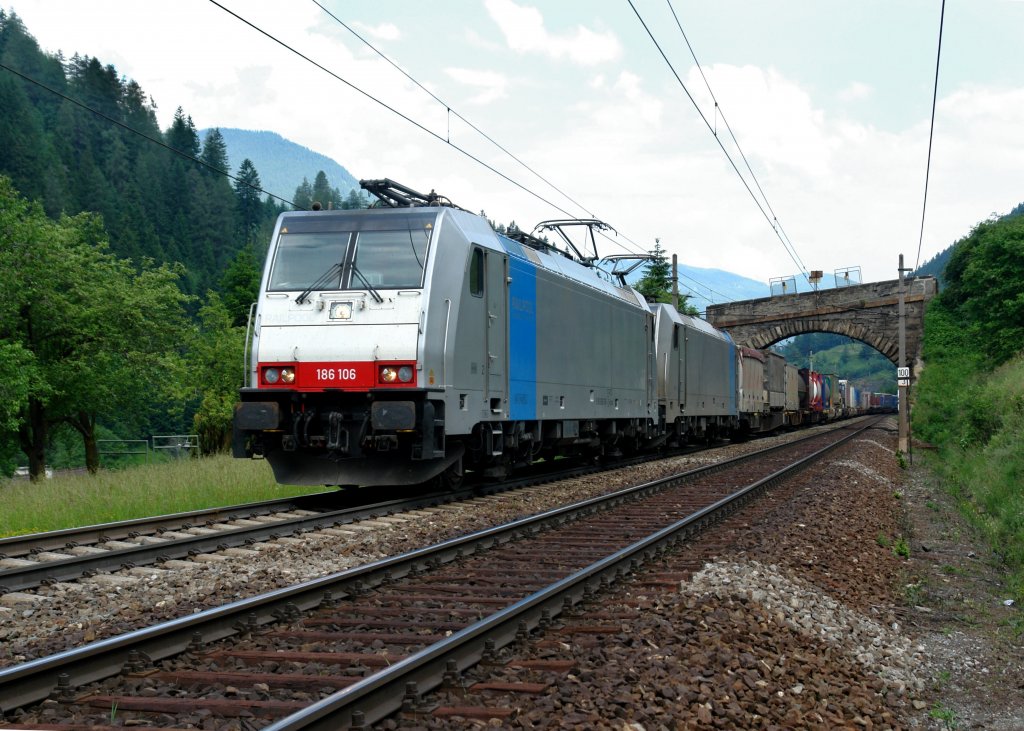 186 106 + 186 10x mit G 43125 von K�ln Eifeltor nach Verona am 26.06.2010 unterwegs bei Wolf am Brenner.
