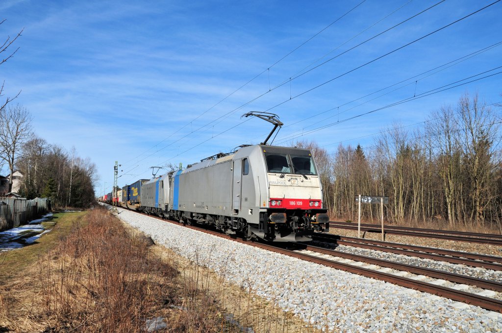 186 109 & 103 am 27.02.10 mit DGS 43137 K�ln-Verona in Haar/M�nchen