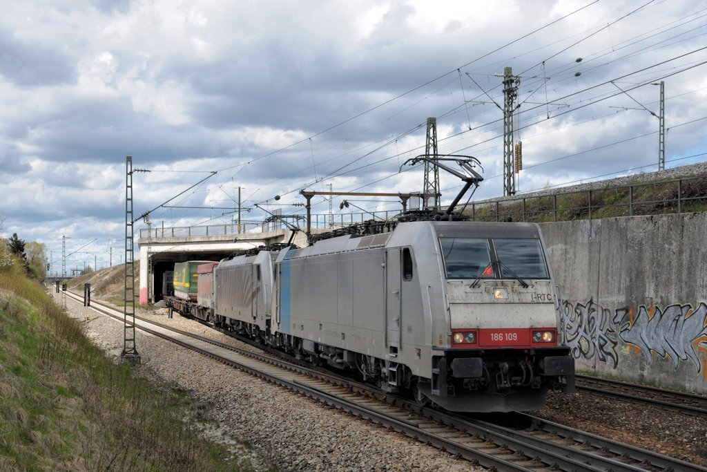 186 109 & 284 am 21.04.12 bei M�nchen-Trudering