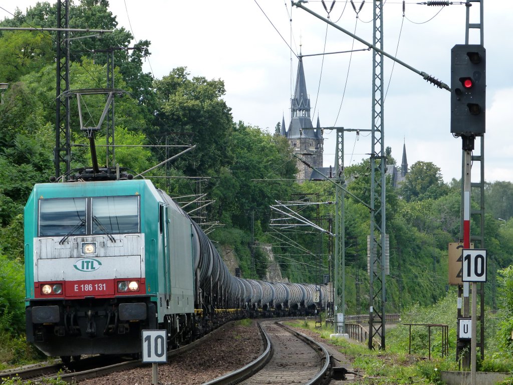 186 131 der ITL zog am 22.07.12 ihren Kesselwagenzug durch Dresden Cotta.
