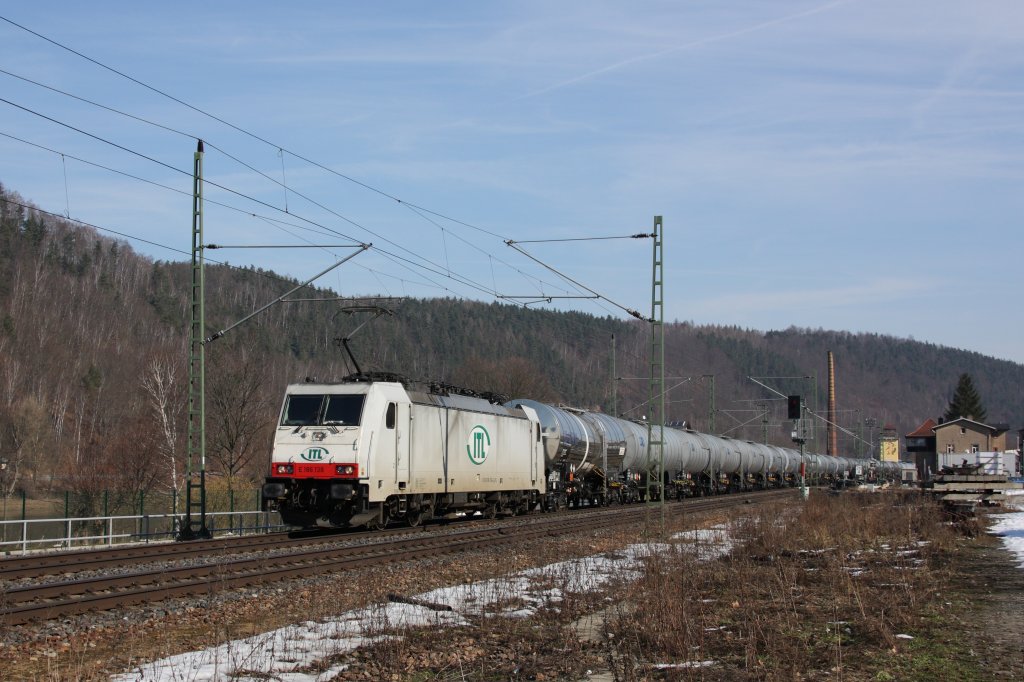 186 138 der ITL mit einem Kesselwagenganzzug in Knigstein. Die Fahrt ging in Richtung Dresden. Fotografiert am 06.03.2013. 