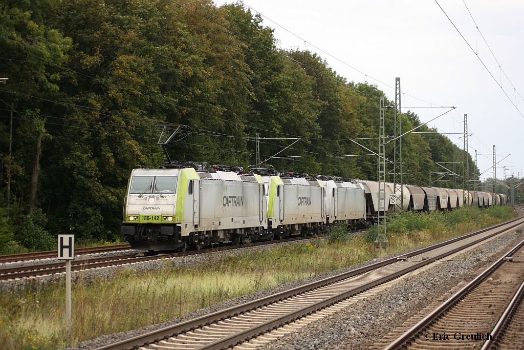 186 142, 186 148 und 186 239 mit einem Gterzug, am 18.09.2011 in Haste.