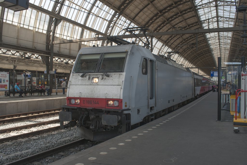186 144 HSA in der Amsterdamer Central Station am 18.07.2013
