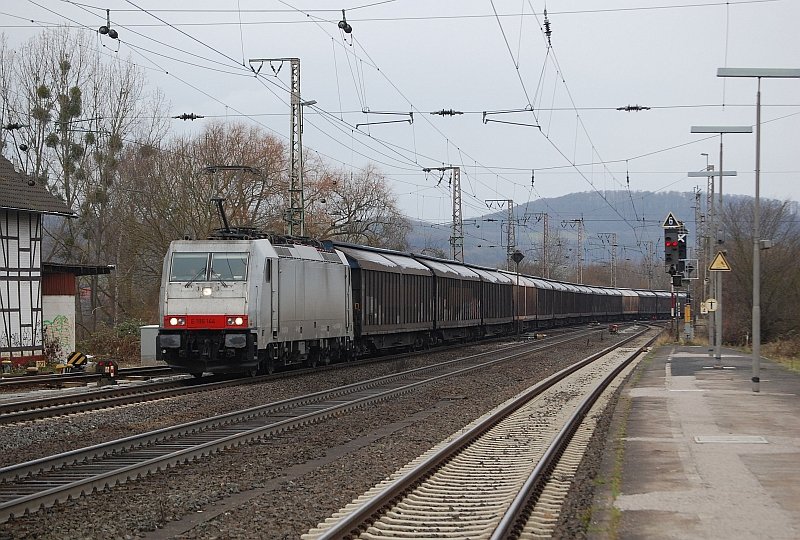 186 144 mit DGS 92991 Brake - Gemnden, am 5.12.2009 durch Kreiensen