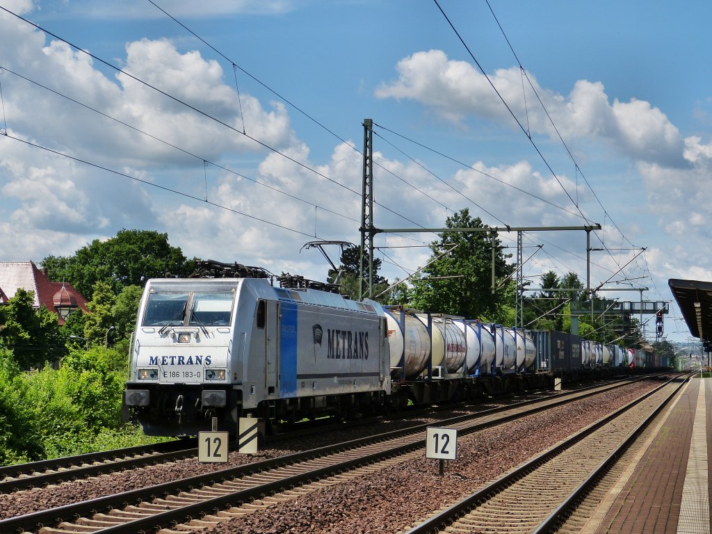 186 183 der METRANS auf dem Weg nach Tschechien mit ihrem Gz hier in Dresden Strehlen.
11.06.13