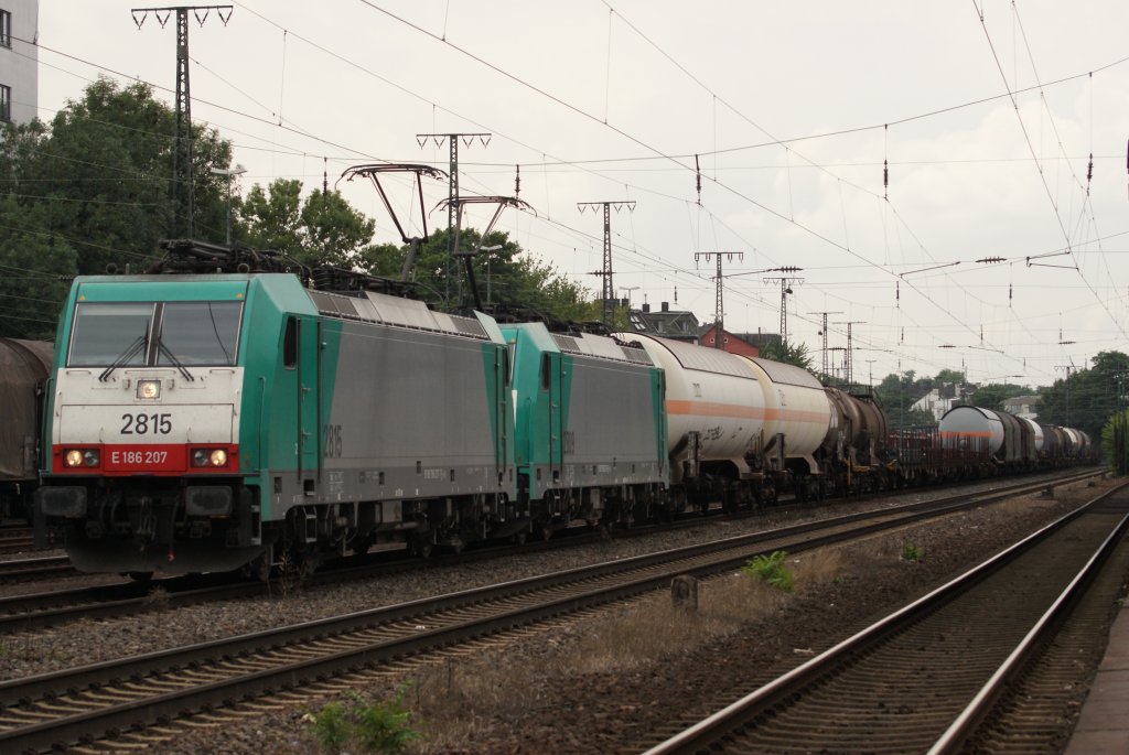 186 207 + 186 201 fuhren am 27.07.2010 mit einem gemischten Gterzug durch Kln West