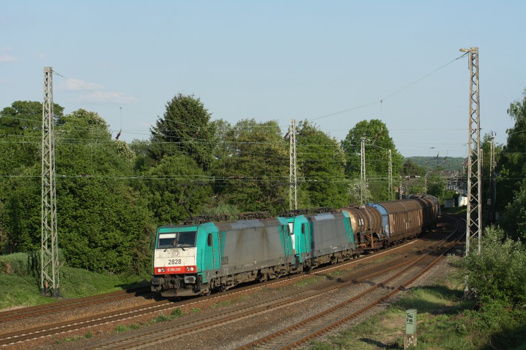 186 220 + 186 199 durchfahren am 01.05.11 Eschweiler