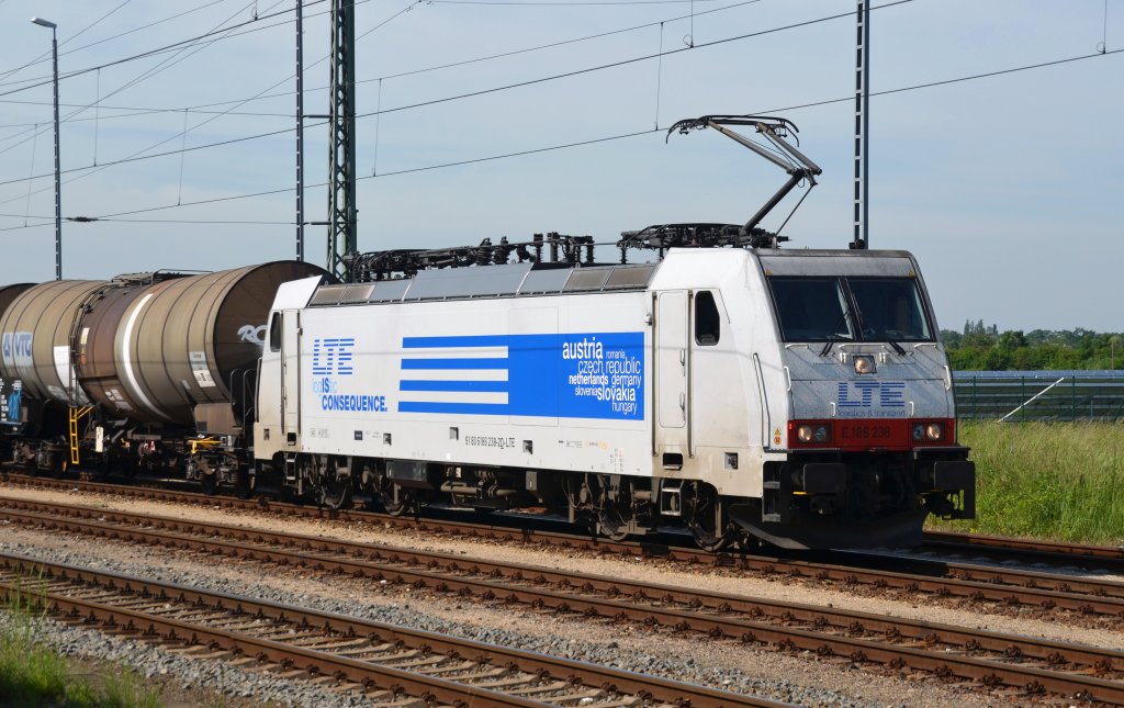 186 238 brachte am 15.06.13 einen Kesselwagenzug nach Bitterfeld und fuhr anschlieend Lz weiter Richtung Wittenberg.