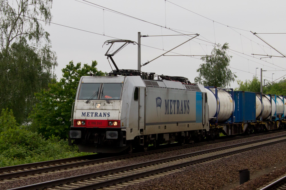 186 240 Richtung Pirna in Dresden-Dobritz. 24.05.2013