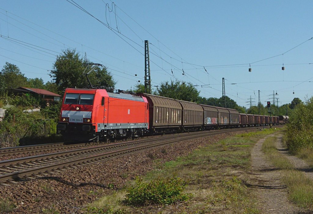 186 324-0 ist mit einem gemischten G�terzug am 07.09.2012 in Kennelgarten