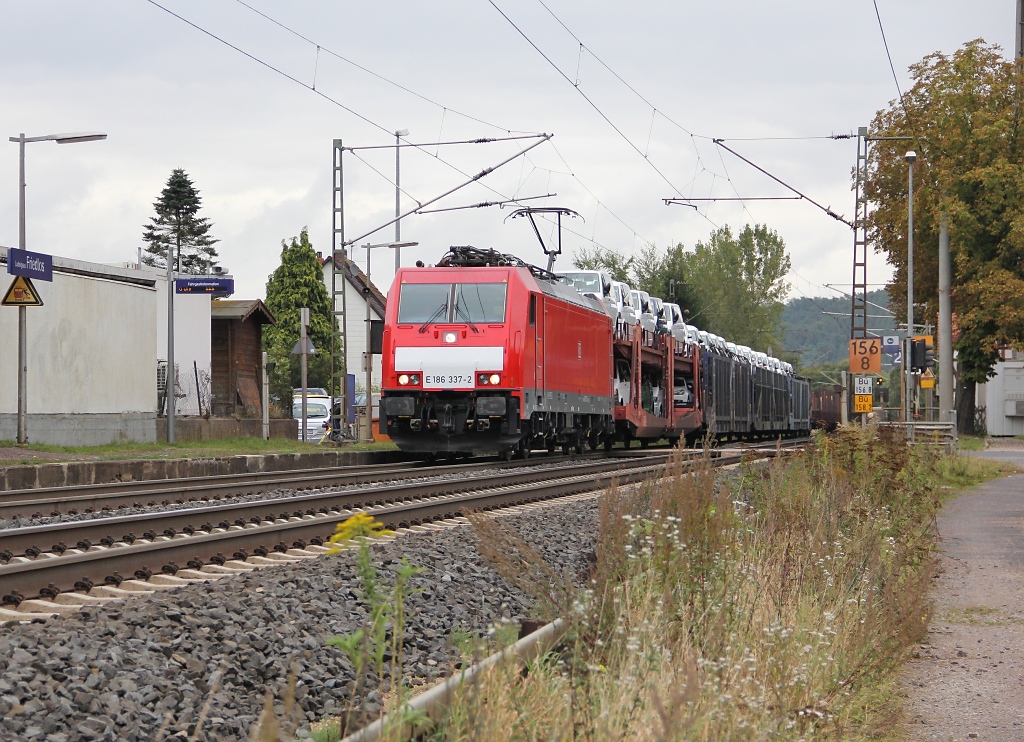 186 337-2 mit Autotransportwagen in Fahrtrichtung Sden. Aufgenommen am 15.09.2012 in Ludwigsau-Friedlos.